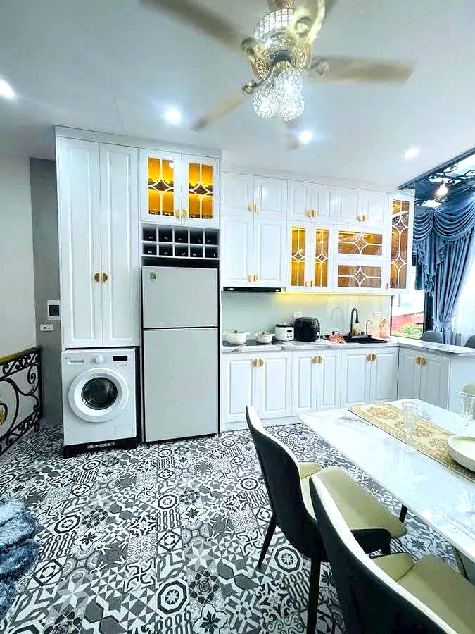 Hiếm! Nhà Đẹp 35m* 4 Tầng Ngõ Thoáng Lương Đình Của, Đống Đa Sát Hồ Phương Mai, Gần Trường