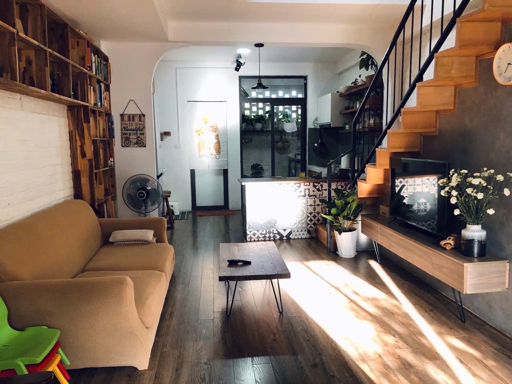 Bán nhà 2T Ngọc Thuỵ, nhà đẹp 46m x 4m ở luôn, oto tránh ngay cổng. chỉ nhỉnh 5 tỷ còn tl. LH 0936123469