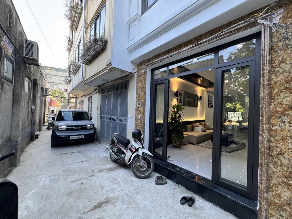 HÀNG HIẾM – Dương Văn Bé – 43m – 5 Tầng – Thang Máy – Lô Góc – Ô Tô VF3 Đỗ Cửa - 12.x Tỷ