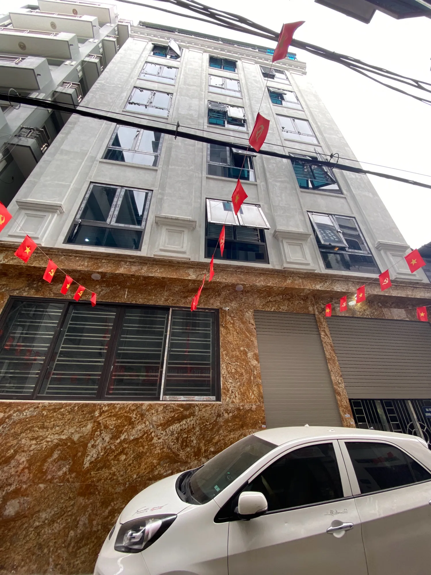 Siêu phẩm dòng tiền 8 tầng thang máy, đã full 29 phòng khép kín, dòng tiền gần 200tr/th, dt 99m2, mặt tiền 9m, ô tô đỗ cửa