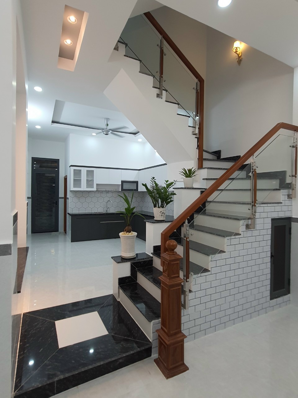 Bán nhà mới xây đường số 8 Linh Xuân Thủ Đức TPHCM,LH 0909428959.