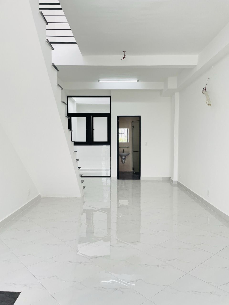 Bán nhà 4 tầng DT chuẩn 4x18m, ngay Nguyễn Gia Trí (D2 cũ) P. 25 Bình Thạnh, phù hợp làm VP công ty