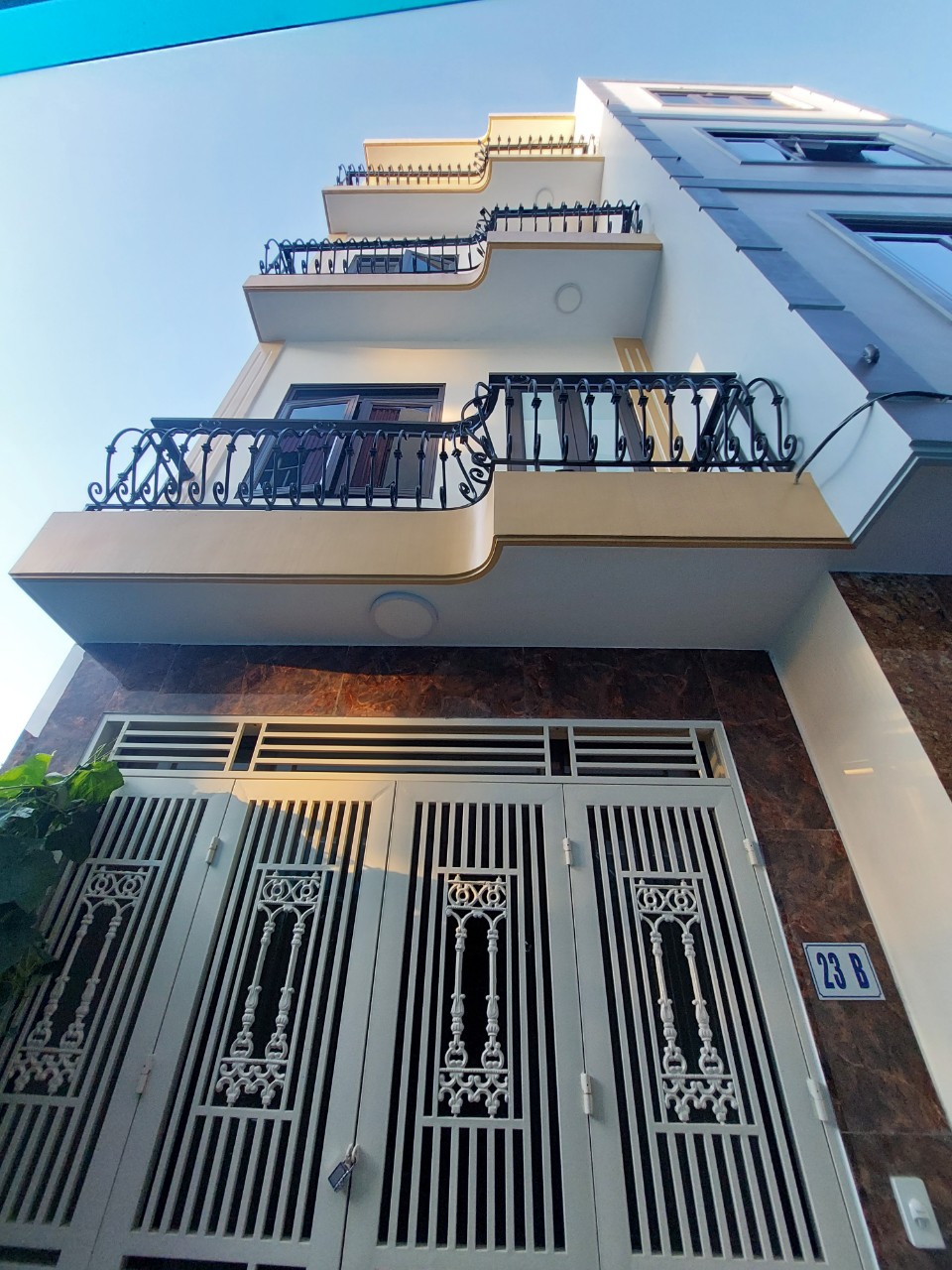 Nhà 5 tầng tại Nhổn – Ngõ thông, 3 ngủ