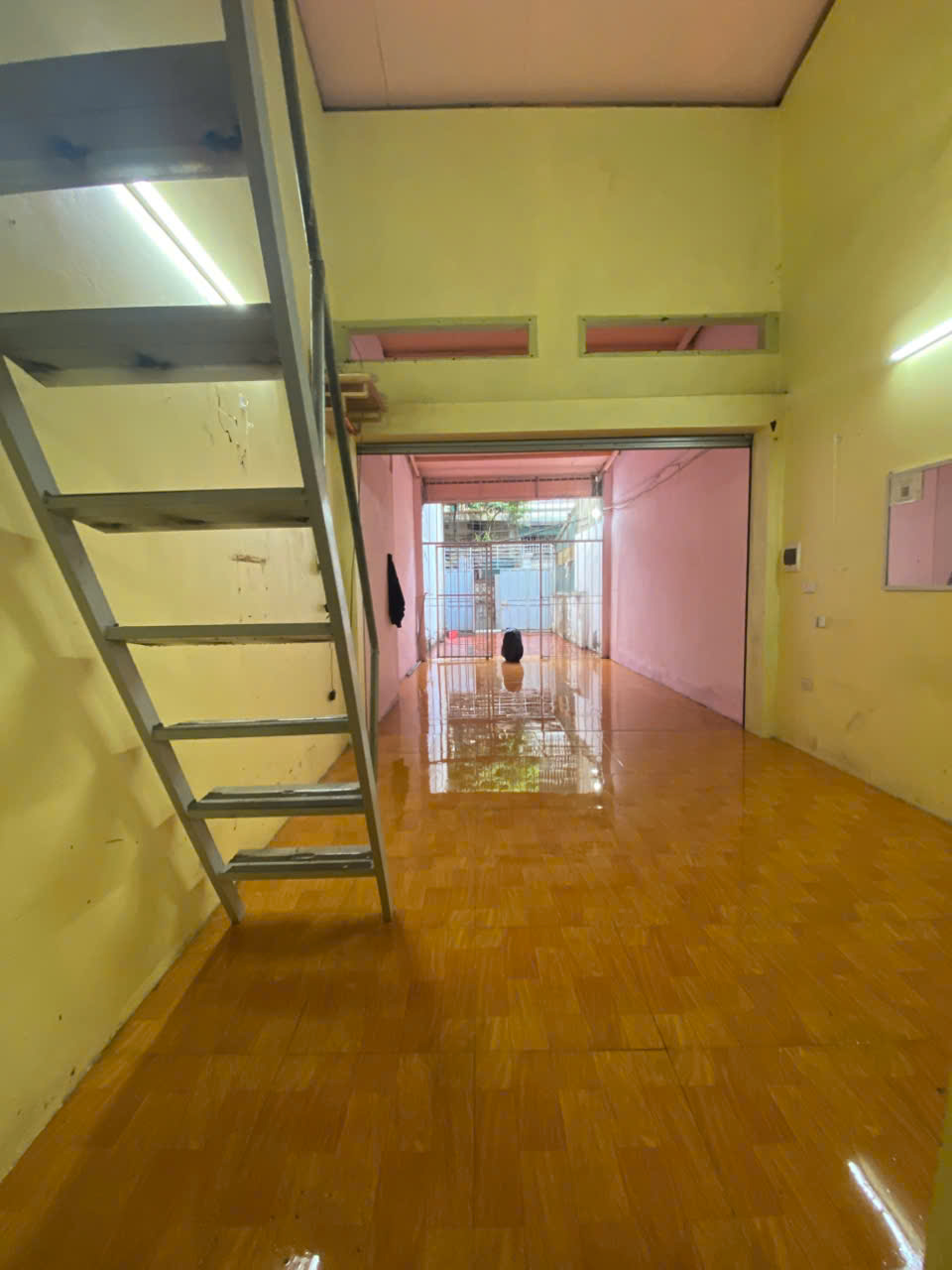 CHO THUÊ NHÀ RỘNG ĐẸP – GẦN 100m² – GIÁ CHỈ 5,5 TRIỆU/THÁNG – TRUNG TÂM LONG BIÊN