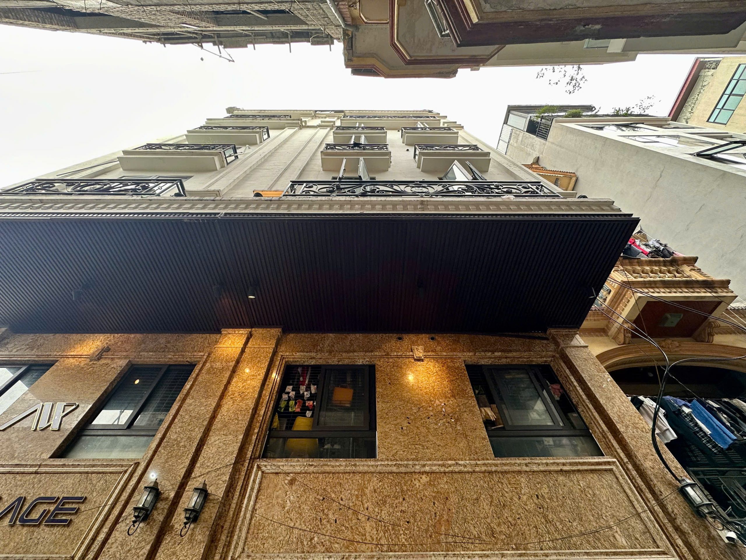 (Tin thật 100%) Bán chung cư mini 2 mặt thoáng 109m2 x 27P ngõ 31 Hoàng Cầu - Dòng tiền 2,55 tỷ/năm