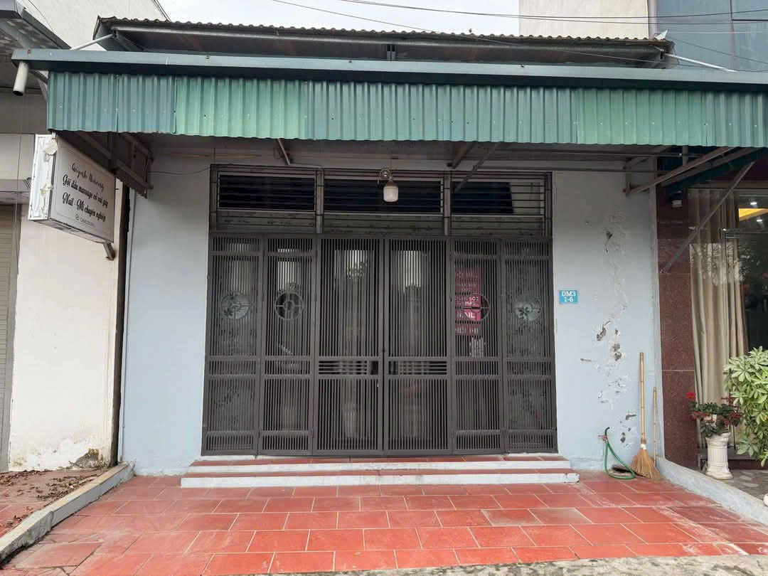 BÁN ĐẤT TẶNG NHÀ CẤP 4 -ĐÔNG NGẠC - DT50M2 - MT4,5M2 - GIÁ 7.8 TỶ - ĐƯỜNG Ô TÔ TRÁNG - KINH DOANH