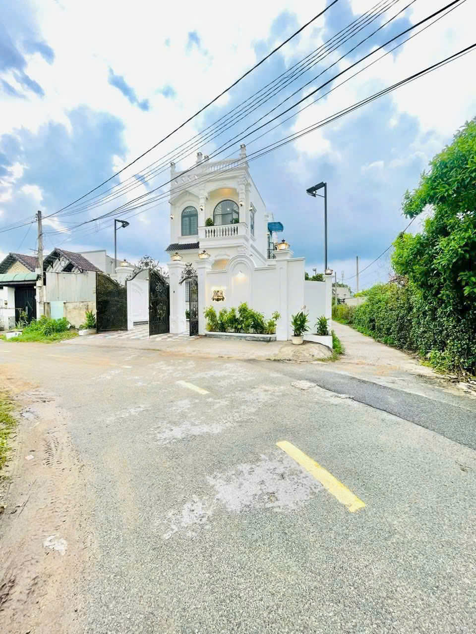 SIÊU PHẨM BIỆT THỰ GÓC 2MT NHỰA – TÂN HIỆP, HÓC MÔN GIÁ NGỘP THỞ