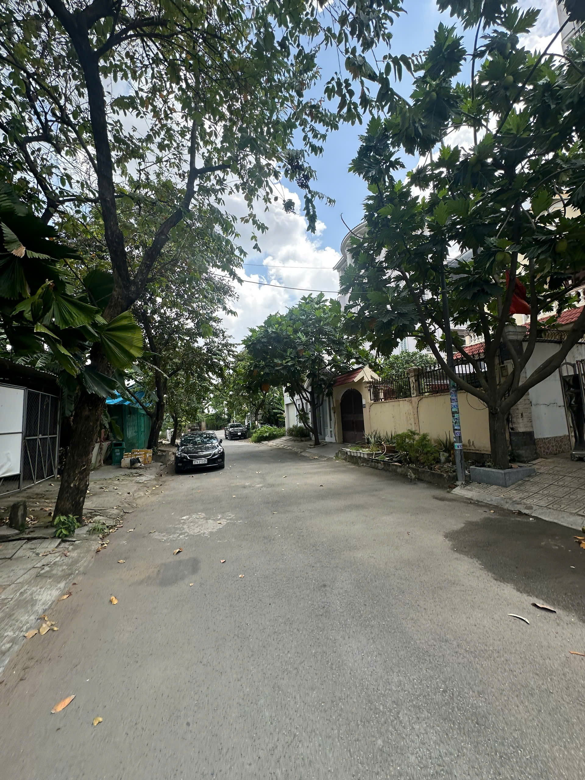 Bán căn biệt thự vườn 3 tầng DT 400m2 đất- Villa Bắc Rạch Chiếc Quận 9. Giảm từ 25 tỷ xuống còn 20 tỷ chốt.