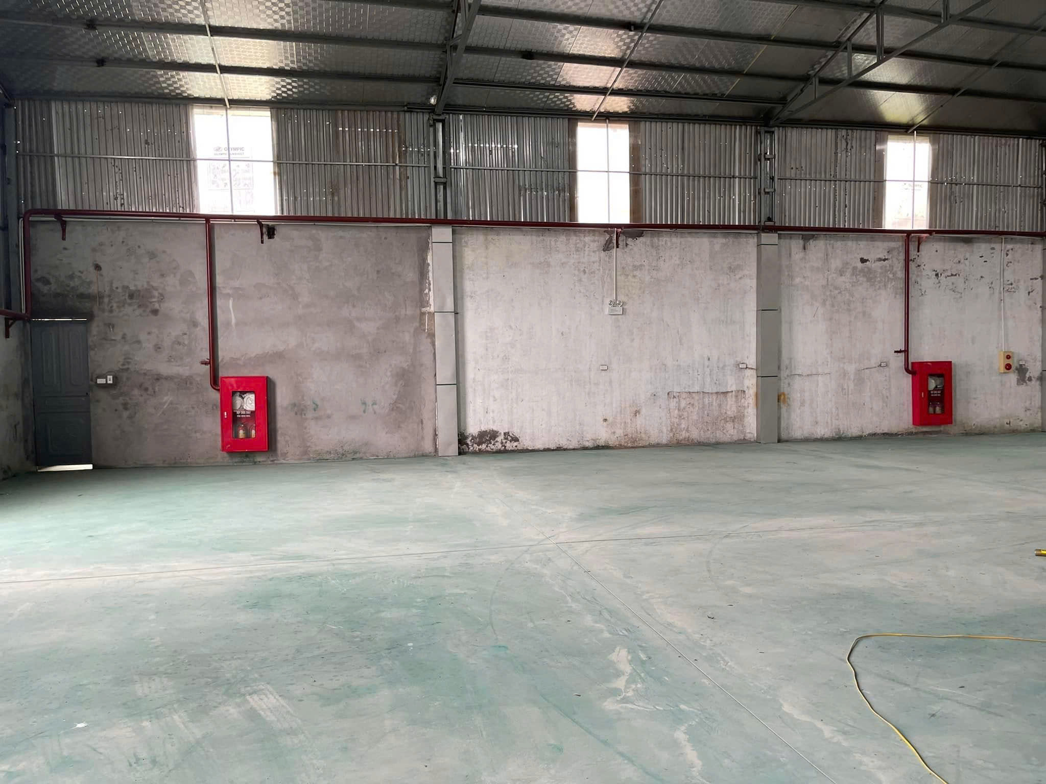 cho thuê xưởng tại đường quốc lộ 32 đoạn Bà Vì, Hà Nội. Diện tích 1400m2 xe container vào trong xưởng, pccc điện 3fa