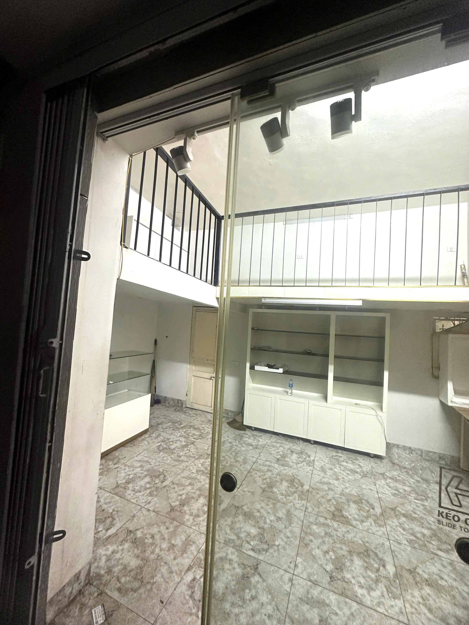 Cho thuê cửa hàng phố Tôn Đức Thắng vừa kinh doanh+ ở GIÁ RẺ chỉ 4,5 triệu/tháng