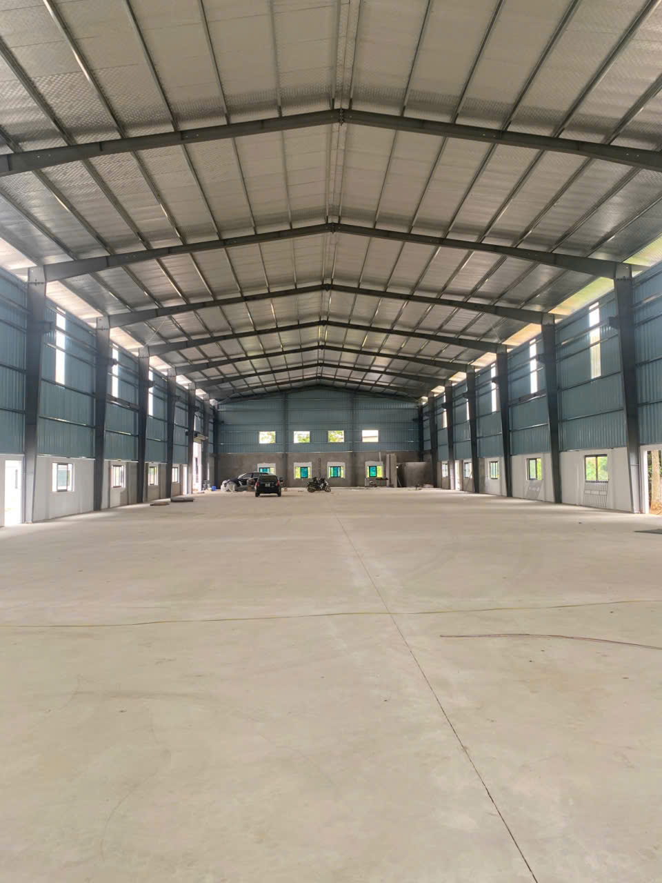 Mình cần cho thuê kho xưởng, nhà máy , xí nghiệp tại Hòa Bình . Gồm 2 xưởng mỗi xưởng 1660m2 khung Zamil giá 55k