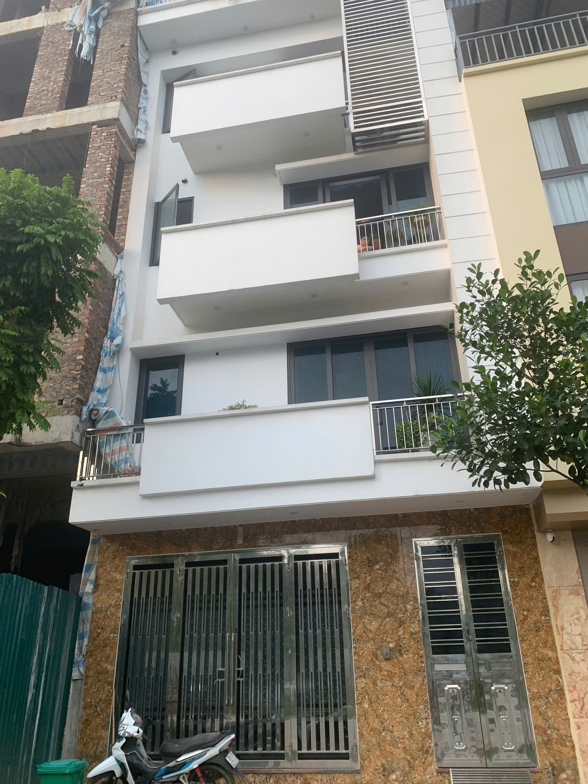 BÁN NHÀ KIM ĐỒNG – GIẢI PHÓNG – GIÁP BÁT – PHÂN LÔ DÂN XÂY GARA Ô TÔ, CHỈ VIỆC Ở