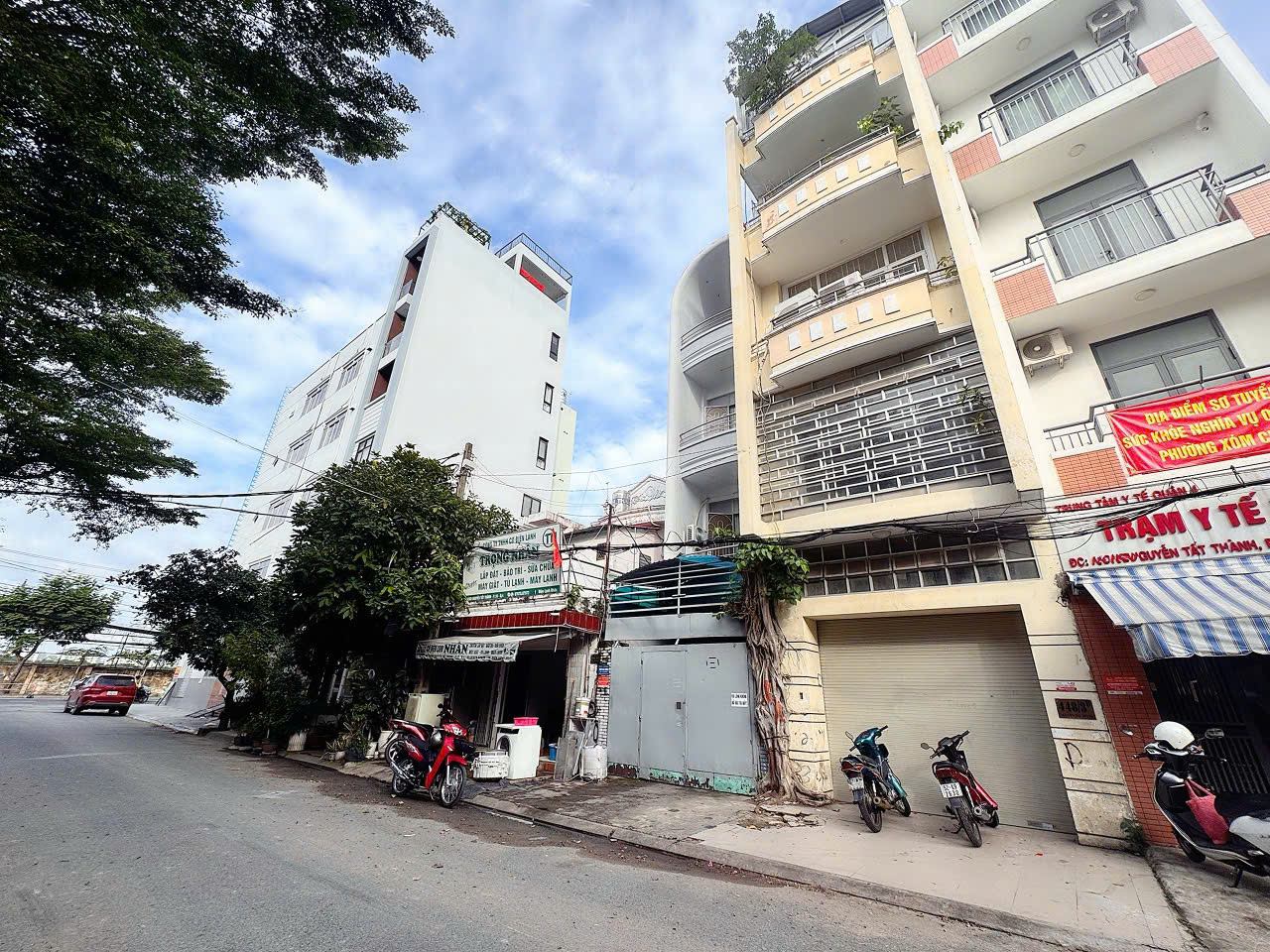 DUY NHẤT NHÀ BÁN MẶT TIỀN KD Đ.NGUYỄN TẤT THÀNH, QUẬN 4 - DT 4M*20M VUÔNG CHUẨN ĐẸP - DÒNG TIỀN ĐỀU 30TR/TH