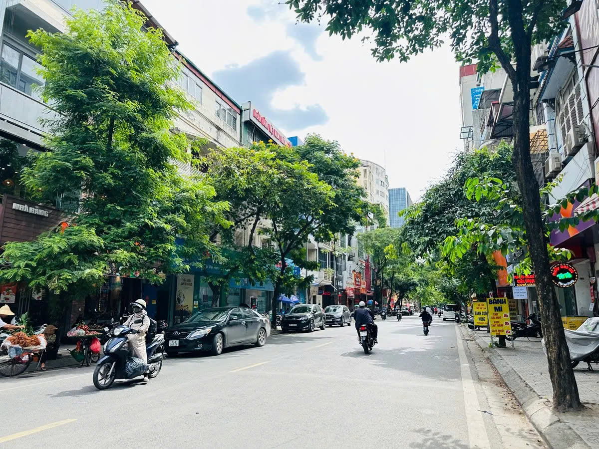 Nhà đẹp Trường Chinh - ThanH Xuân, DT80M, mặt tiền 5M, oto đỗ cửa, phù hợp tòa văn phòng, spa, giá nhỉnh 23 tỷ
