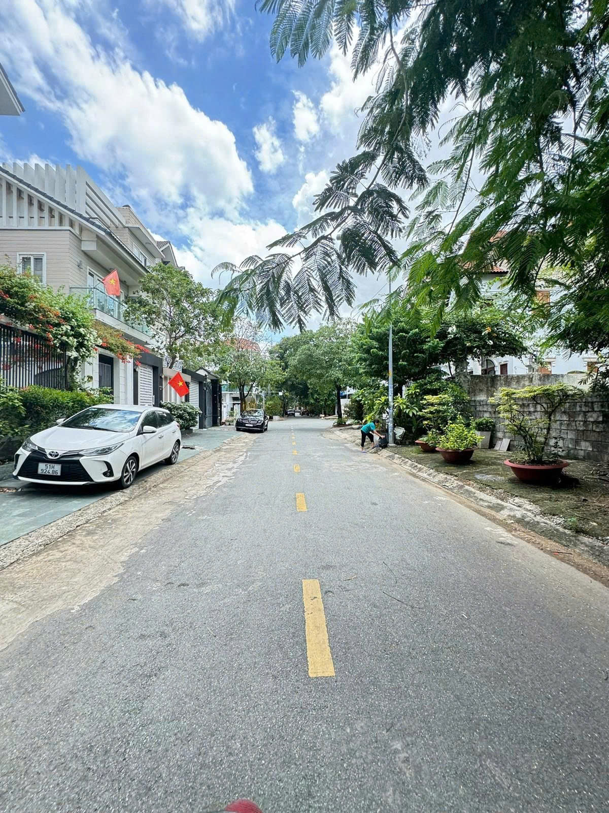 Bán gấp đất Mặt tiền đường Số 1 ĐƯỜNG HOA VIÊN - Long Thạnh Mỹ, Quận 9. - DT 1600M2 - GIÁ 65 TỶ