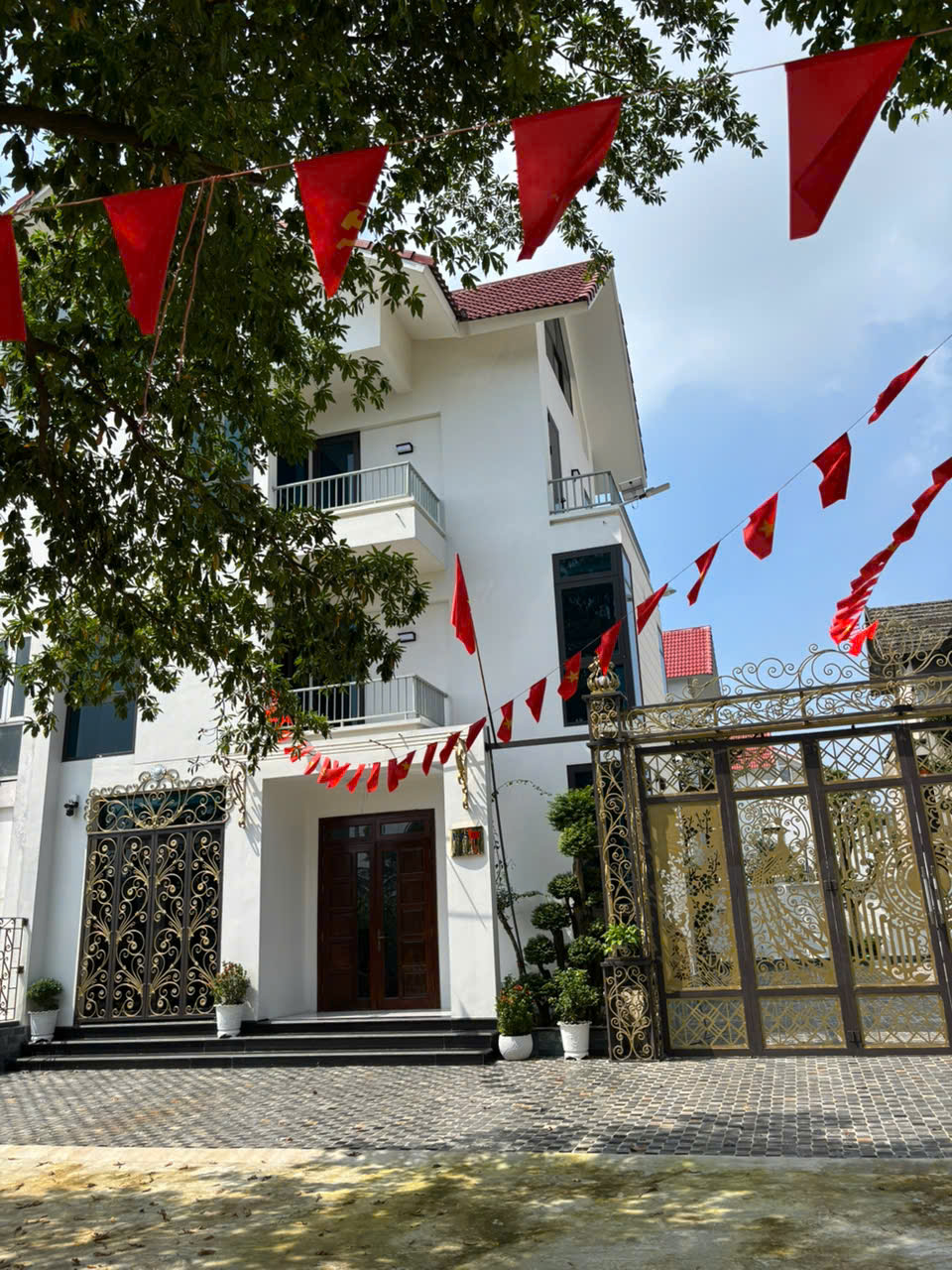 Chính chủ cho thuê Biệt thự Khu đô thị ngôi nhà mới (Căn E46) ngay mặt đường gần cầu Hoàng Xá, Quốc Oai – Hà Nội.