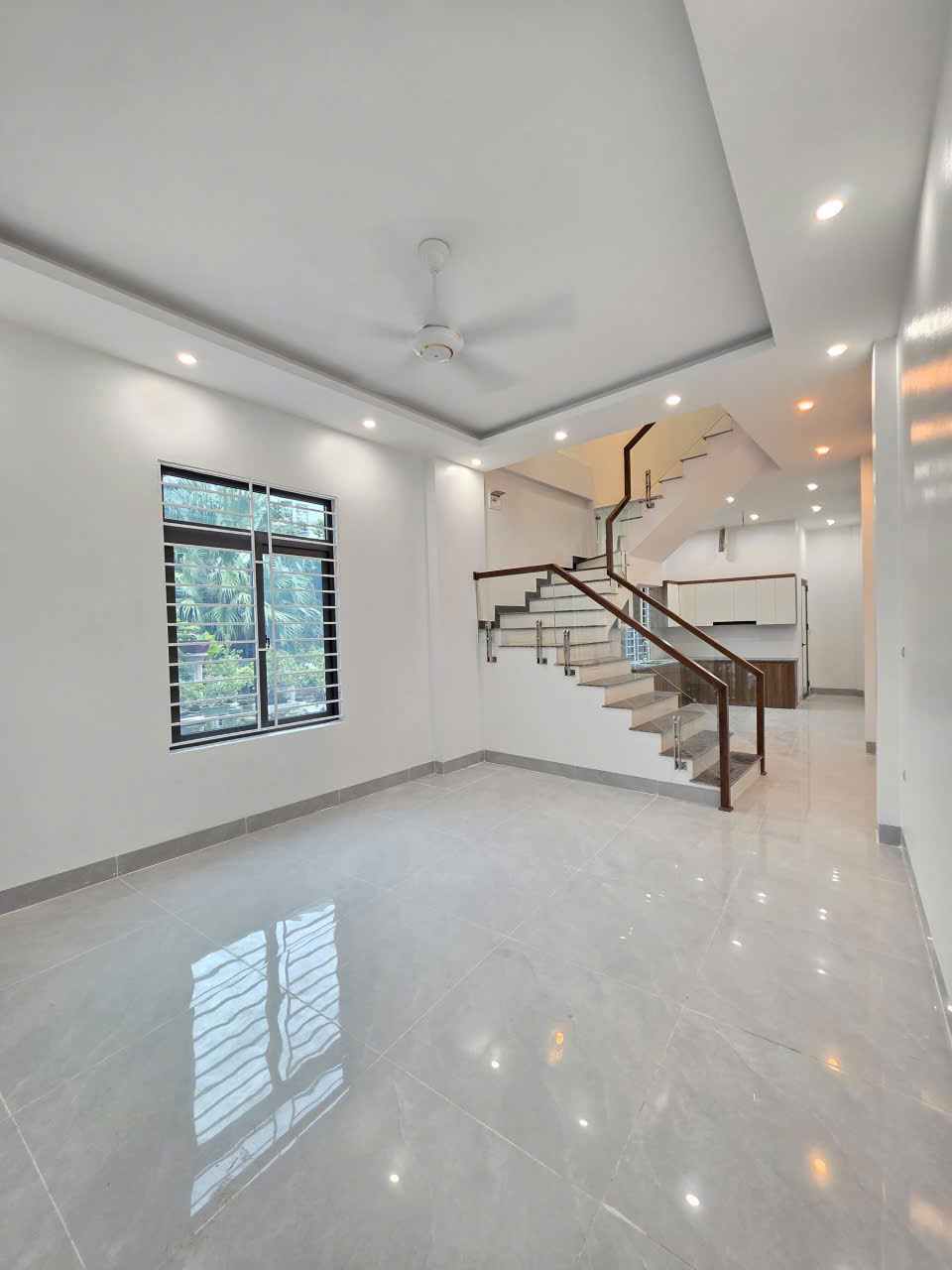 Chỉ 2tỷxx sở hữu ngay nhà 3 tầng mới xây đẹp, phường Đông Vệ ngõ thông