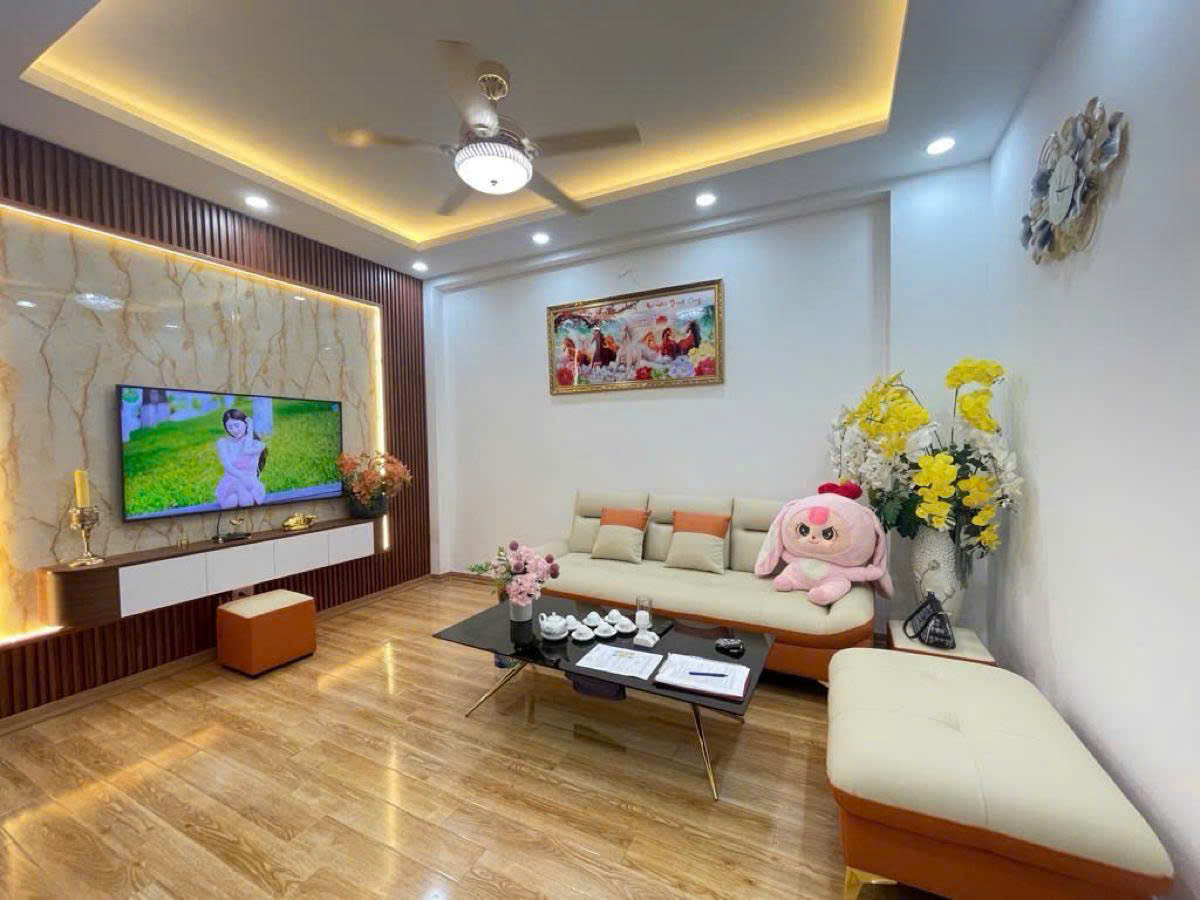 NHÀ MẶT PHỐ TRẦN QUỐC HOÀN – CẦU GIẤY – VỊ TRÍ TRUNG TÂM – KINH DOANH – GIÁ 37 TỶ