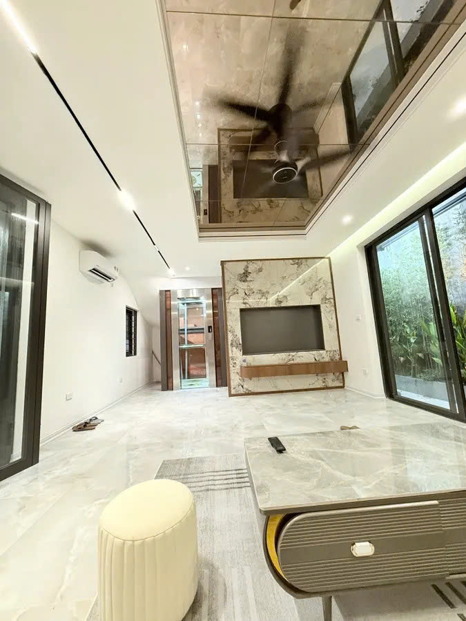 Siêu phẩm Hoàng Văn Thái 55m2, 6 tầng thang máy đẹp long lanh, mặt tiền 8m giá 15.6 tỷ