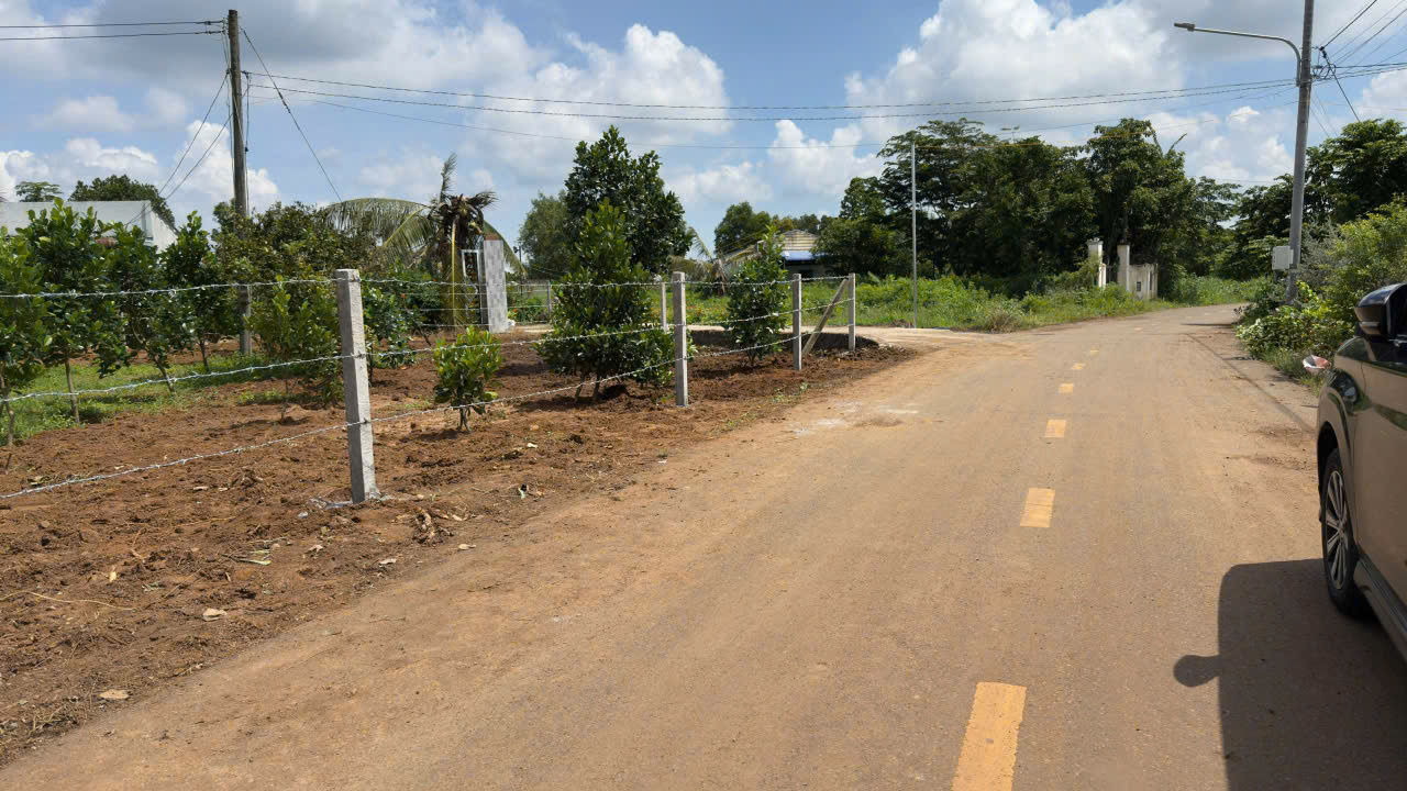 CHỦ CẦN BÁN LÔ ĐẤT 3 MẶT TIỀN TẠI TÂN LONG - H. ĐẤT ĐỎ - BÀ RỊA VŨNG TÀU. * Diên tích: 350 m2 - 80m2 thổ cư.