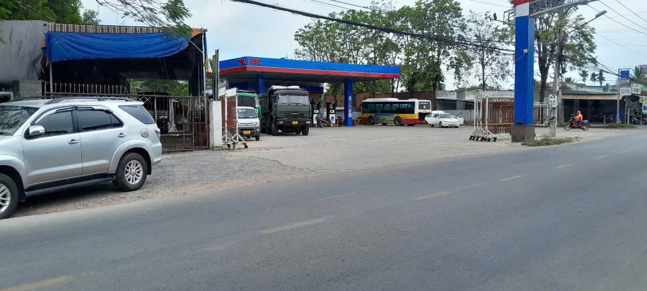 BÁN CÂY XĂNG 08 TRỤ BƠM ĐANG HOẠT ĐỘNG – GIÁP RANH HÓC MÔN – DOANH THU ỔN ĐỊNH