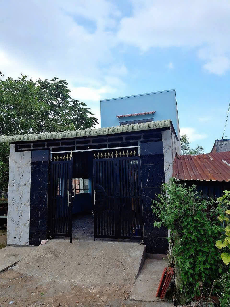 Bán gấp nhà cấp 4 xã Đức Lập Hạ tổng dt 250m2 ( có 132m2 thổ ) 1 lầu 4pn 2wc giá 1,68 tỷ