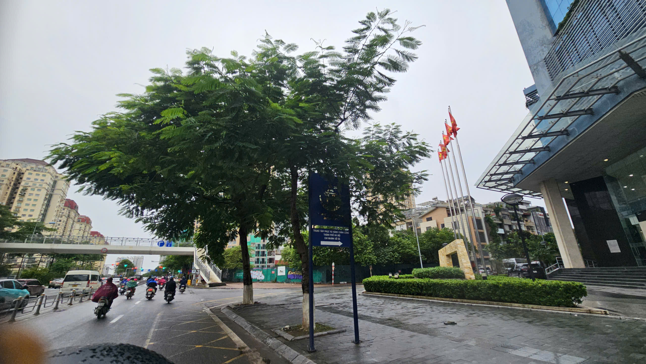 TOÀ NHÀ 10 TẦNG HIỆN ĐẠI - LẠC LONG QUÂN - DT120m2 - Ô TÔ - KINH DOANH- HỆ THỐNG PCCCC