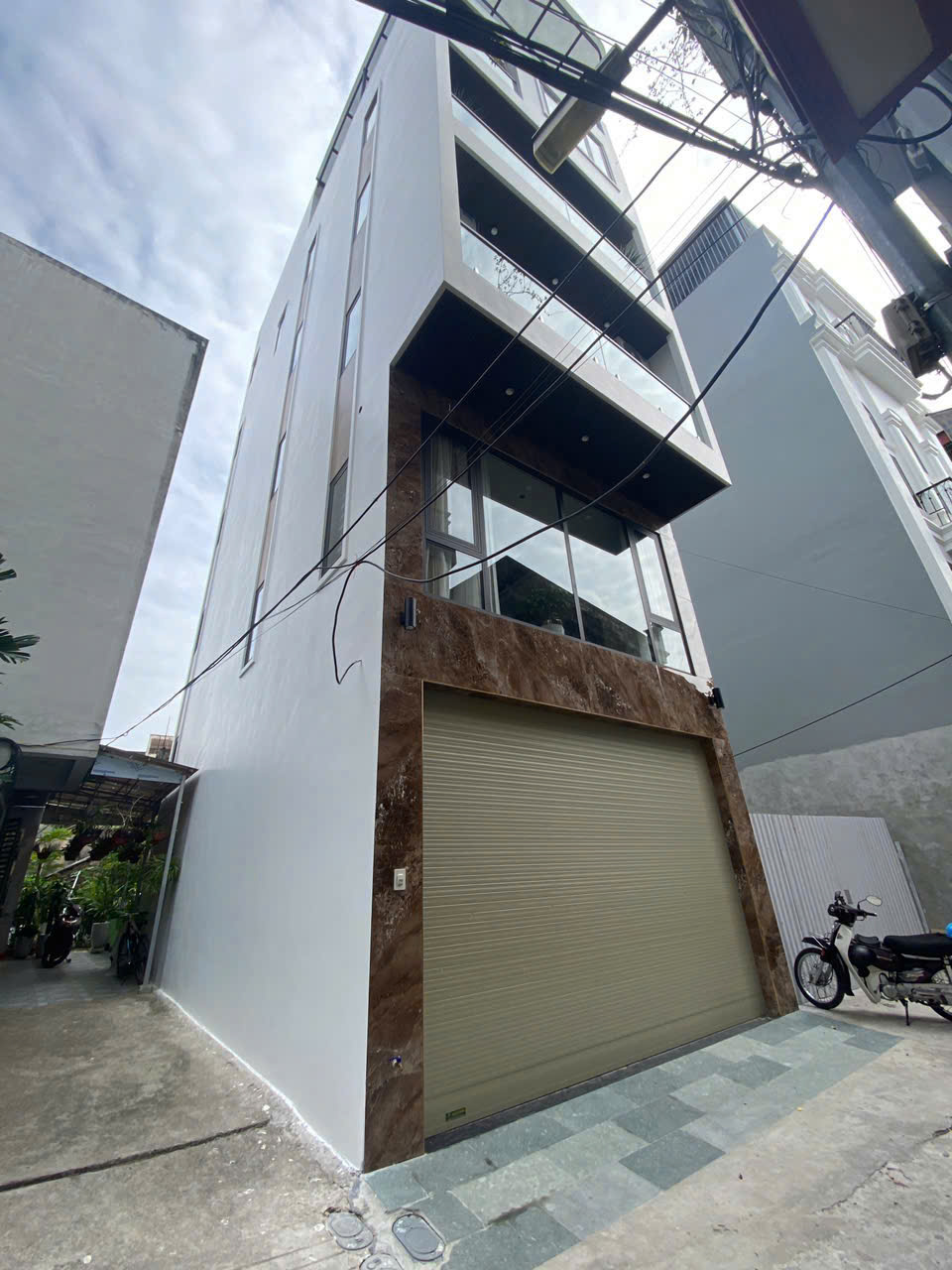 BAN NHA HOA LAM-LONG BIEN-6 TANG THANG MAY-NGO THONG-O SUONG -KINH DOANH DINH-DT62M-MT5-GIA NHINH 16 TY