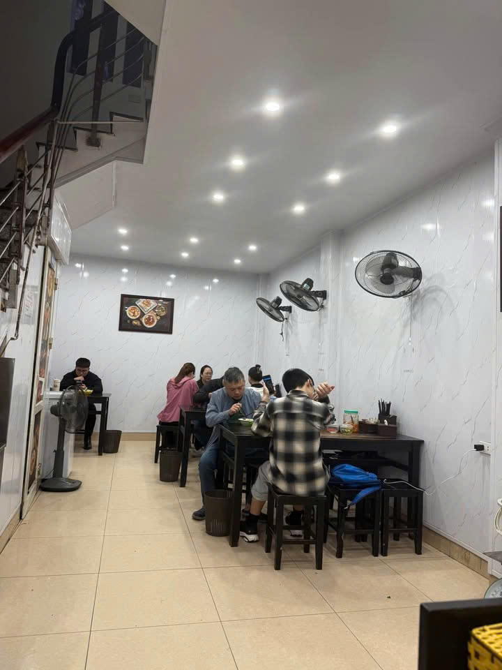 SANG NHƯỢNG CỬA HÀNG – VỊ TRÍ ĐẸP PHỐ NGUYỄN KHUYẾN, VĂN QUÁN