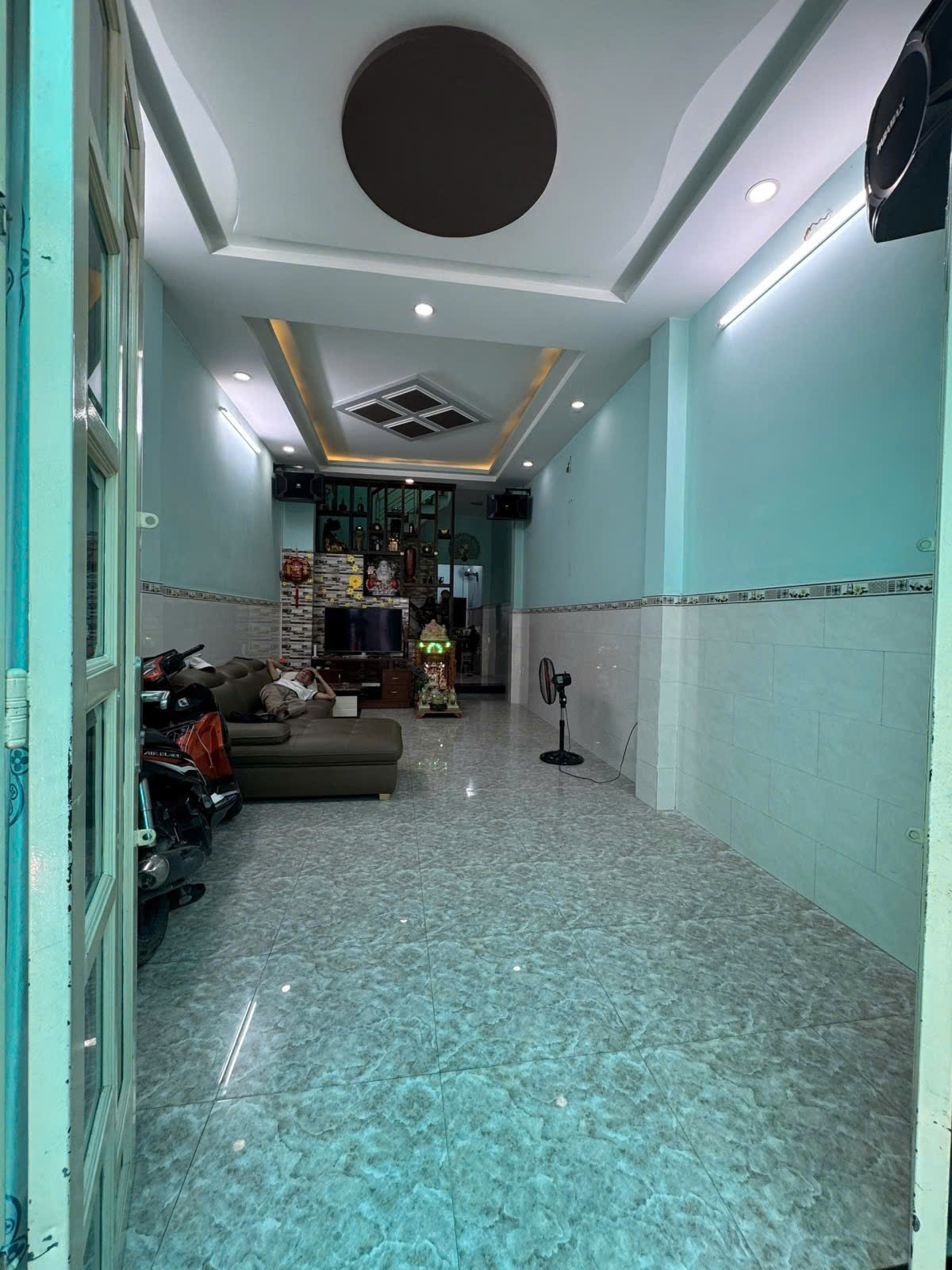 Bán gấp - hơn 7 tỷ - 44m2 -nhà 3 tầng - hẻm xe hơi - 4 PN - A4 - giáp Q1