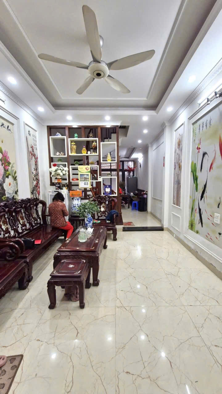 TRUNNG TÂM CẦU GIẤY 20 M RA MẶT PHỐ - Nhỉnh 15 tỷ nhà Nguyễn Khánh Toàn 55m, 5 T, 15 tỷ 5