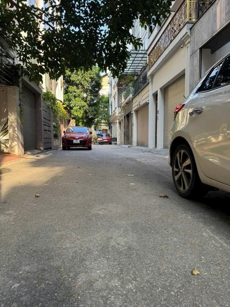 Bán nhà Hoàng Quốc Việt - phạm văn đồng mặt ngõ kinh doanh - ô tô đỗ cửa
