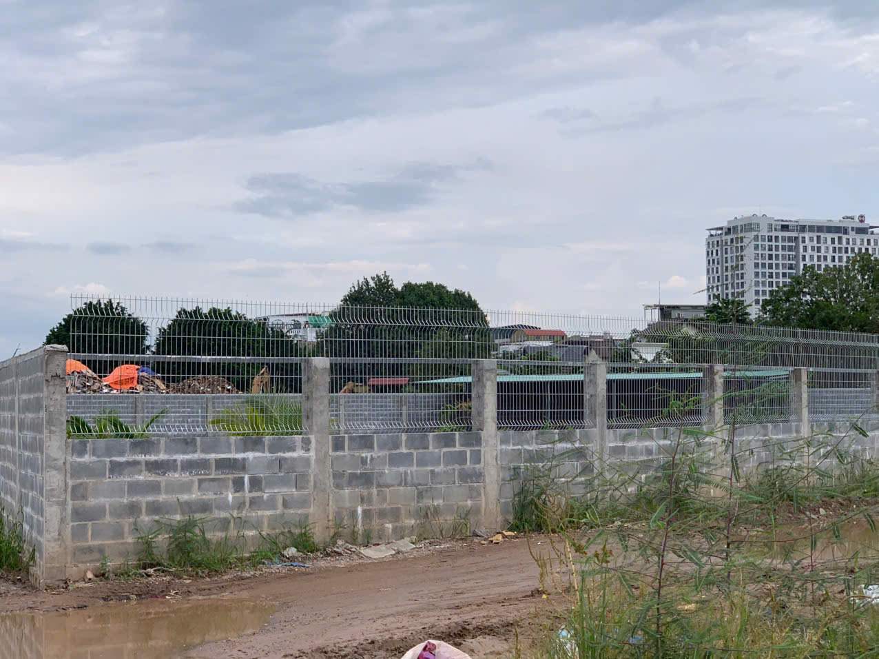 Bán gấp giảm 1 tỷ còn 17tỷ trên 280m² đất tặng căn nhà trống Phạm Văn Chiêu hẻm xe tải 1 trục thẳng