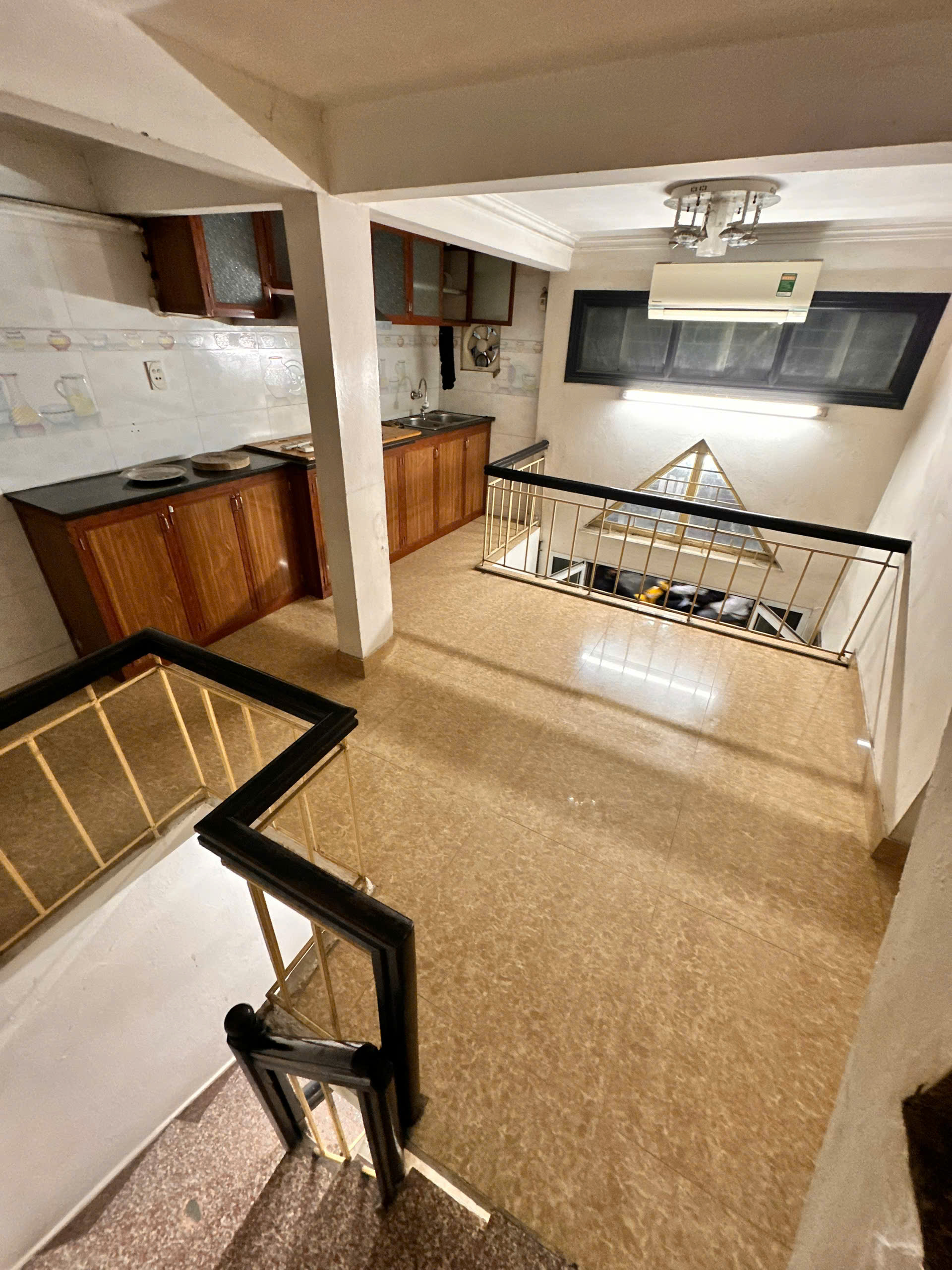 Bán Nhà Mặt Ngõ ô Tô Văn Chương - Tôn Đức Thắng, Lô Góc Kinh Doanh, DT: 20m/5 Tầng/6.8 Tỷ