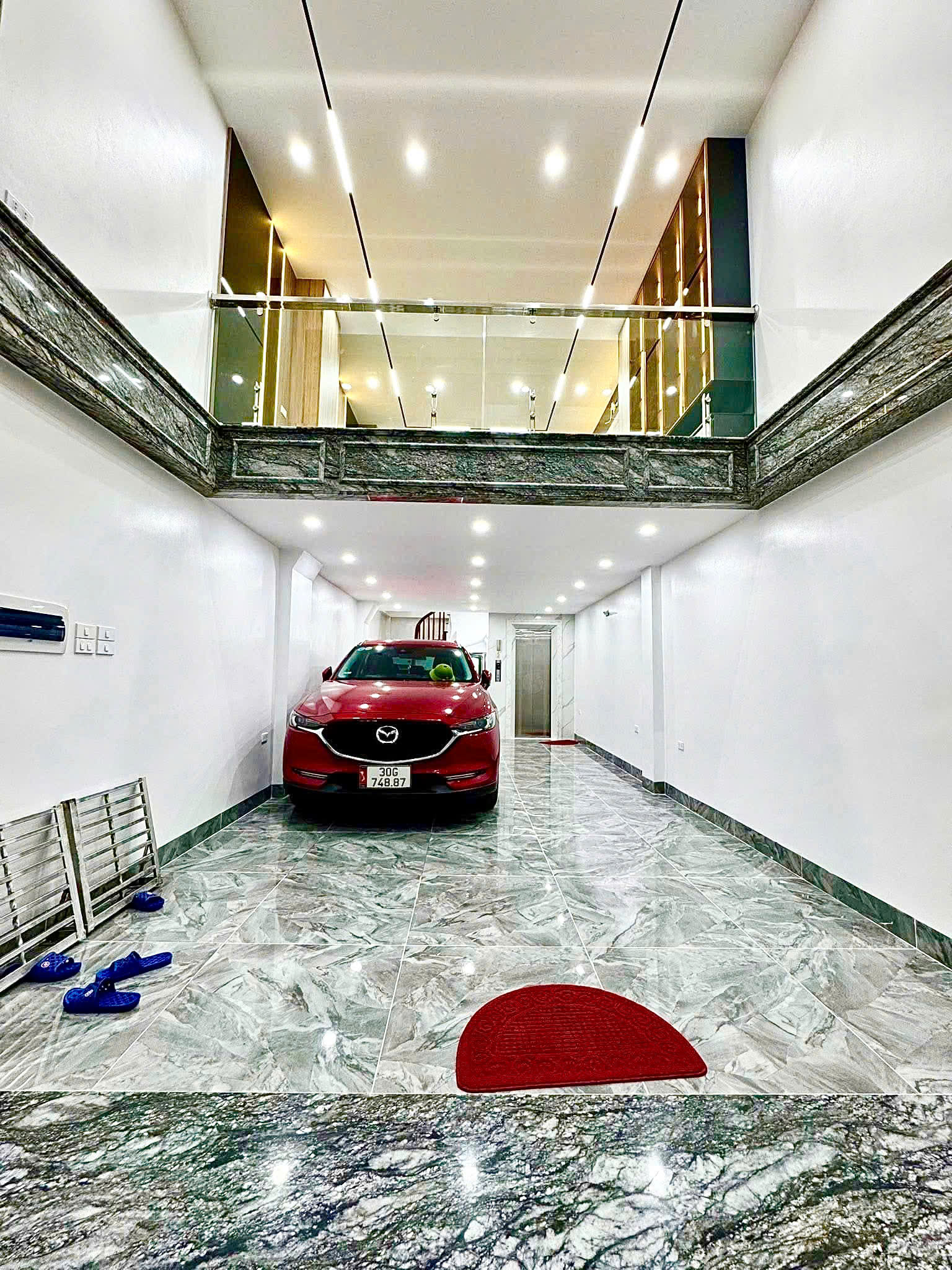 BÁN NHÀ PHỐ HIẾM 2 MẶT TIỀN PHỐ KIM ĐỒNG 102M*7T THANG MÁY, CÓ GARA - 10M RA PHỐ CHỈ VIỆC XÁCH VALY VỀ Ở