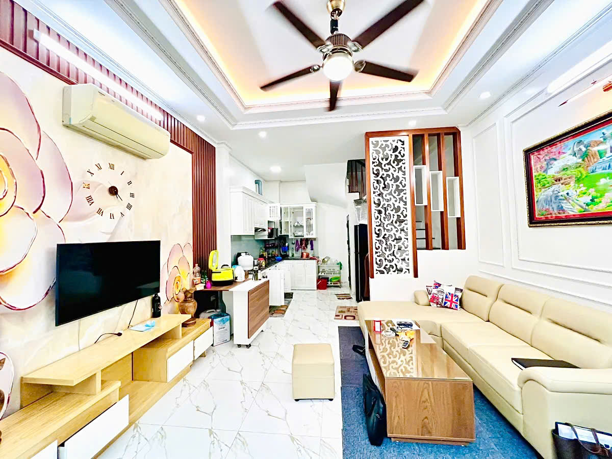 SIÊU PHẨM LÔ GÓC - MẶT NGÕ THÔNG PHỐ TRẦN HÒA - ÔTÔ KINH DOANH 42M x 5T FULL NỘI THẤT KHU VỰC DÂN TRÍ CAO