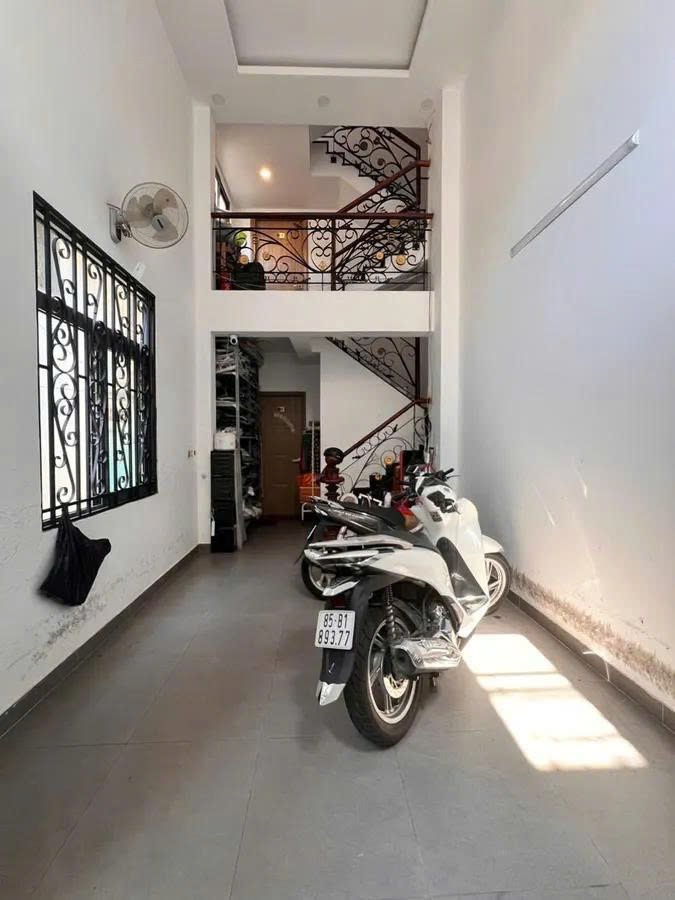 Nhà Lô Góc CMT8 Quận 3 – 5 Tầng Kiên Cố – Dòng Tiền 300 Triệu/Năm Giá 8.2 tỷ