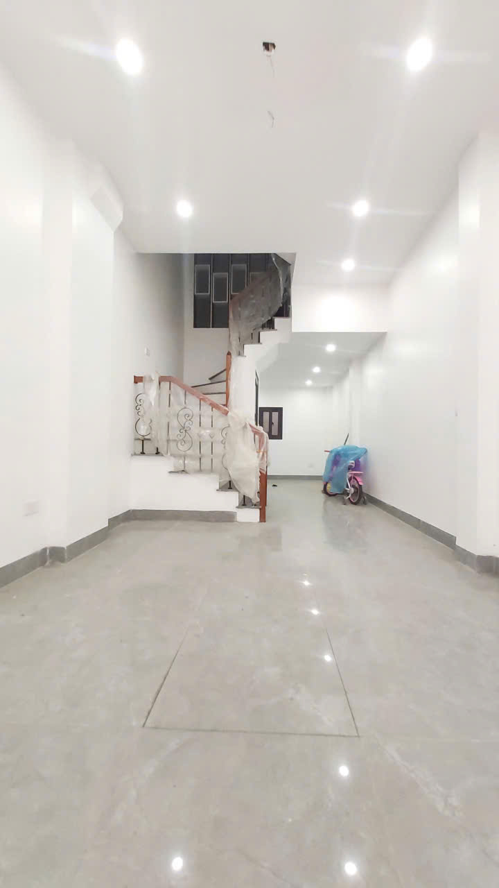 Nhà 5T, 5 ngủ mới tinh tại Đa Sỹ gần trường học các cấp, ô tô cách 20m. Giá chỉ 6.9 tỷ