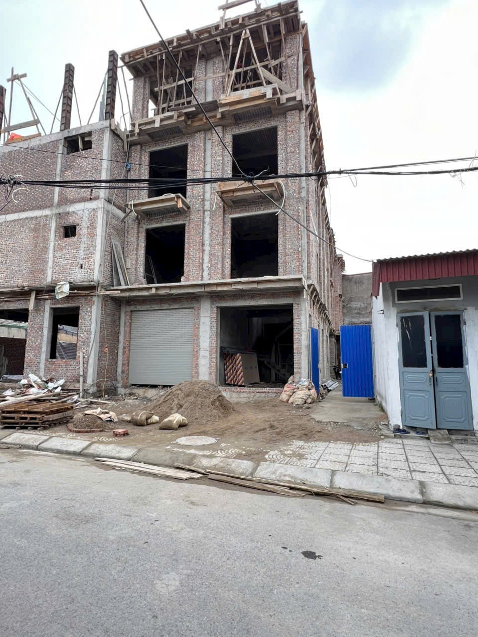 BÁN NHÀ 4 TẦNG MỚI XÂY TẠI BÙI TỰ NHIÊN, HẢI PHÒNG – Ô TÔ ĐỖ CỬA, ĐƯỜNG RỘNG 5M, VỈA HÈ THOÁNG