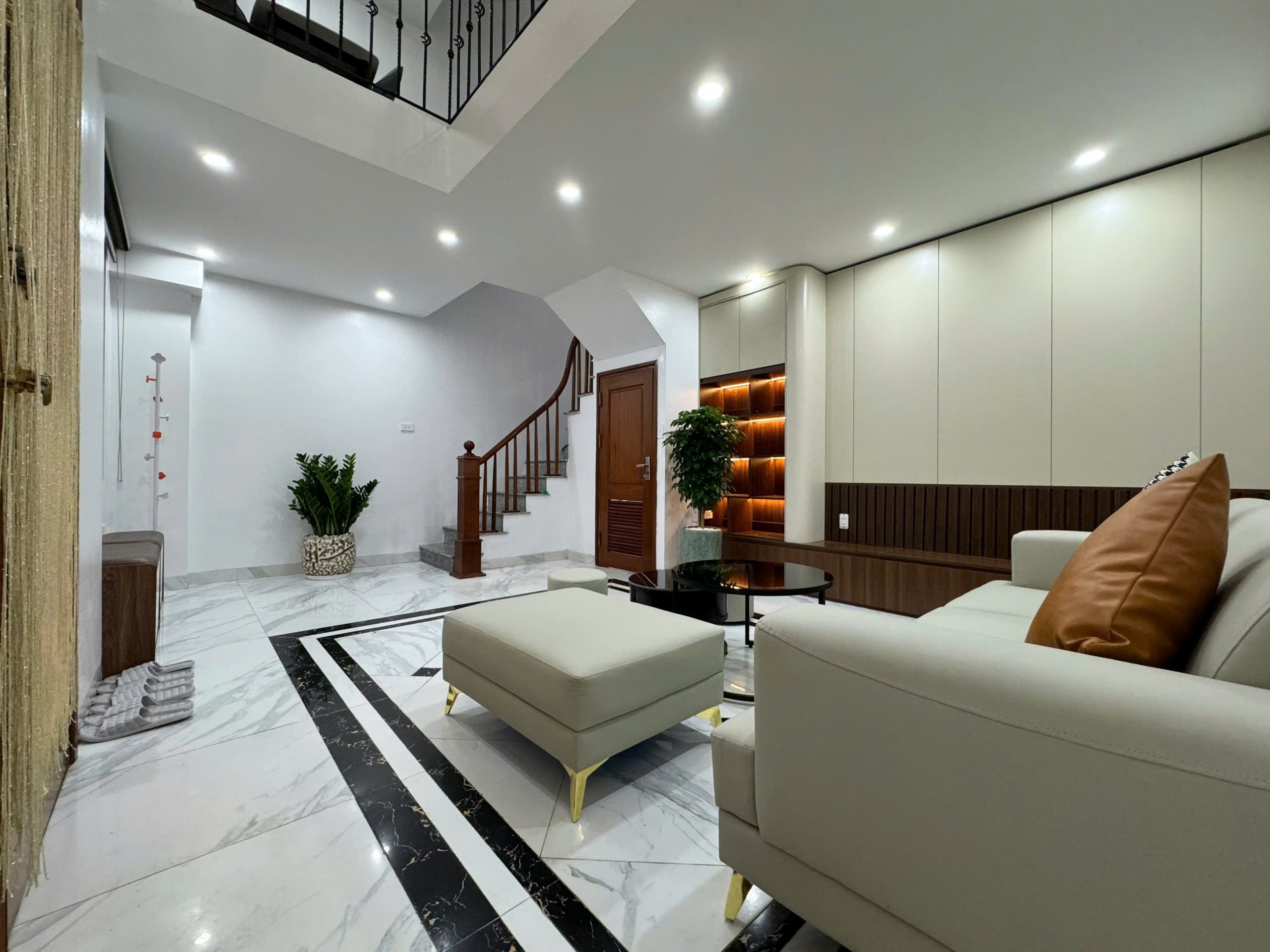 BÁN NHÀ NGỌC LÂM – FULL NỘI THẤT – 30M² – 6 TẦNG – GIÁ 8.3 TỶ