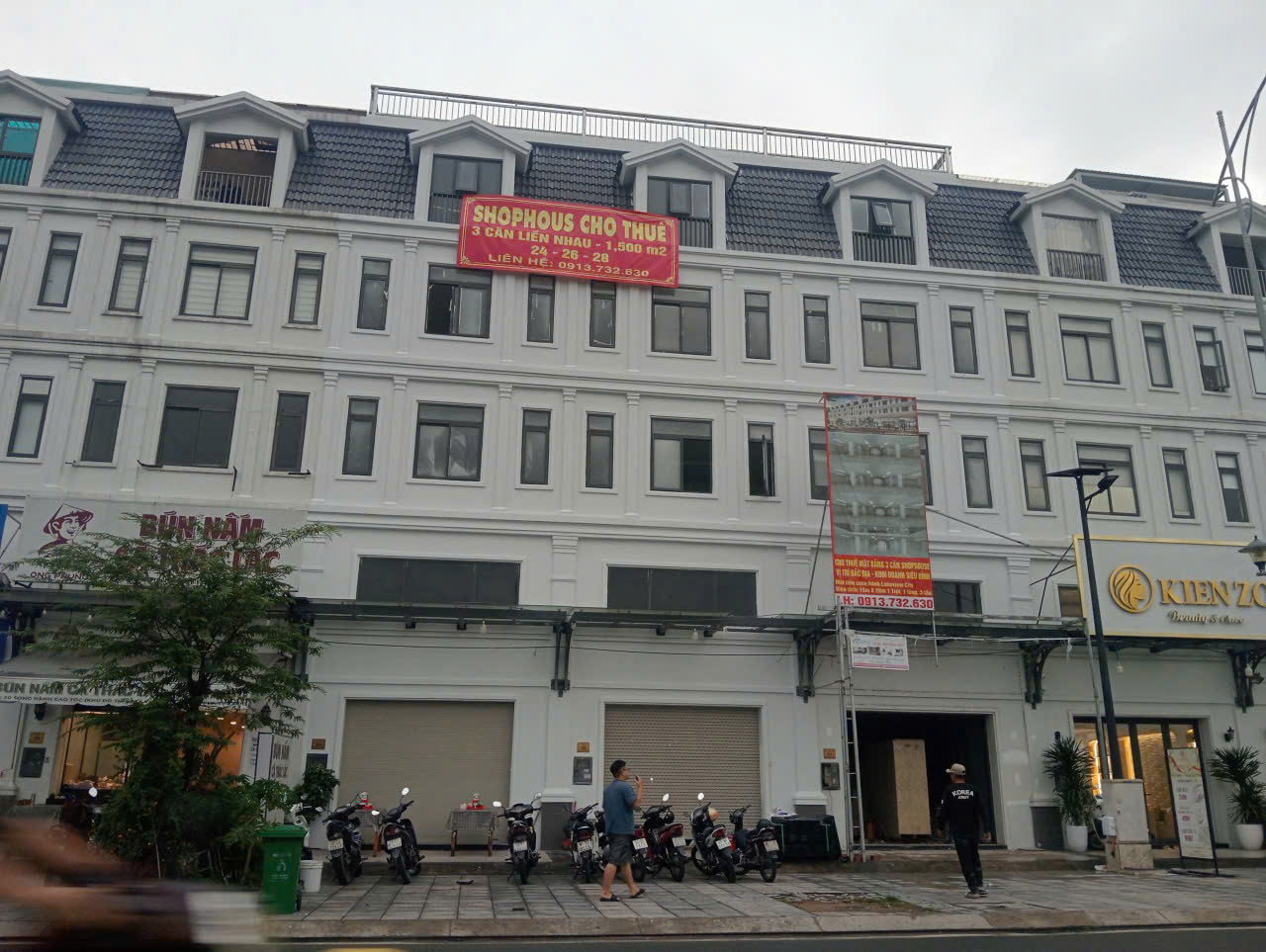 GIÁ TỐT: CHO THUÊ 3 CĂN SHOPHOUSE LIỀN THÔNG NHAU 300M2( DTSD 1.500M2) -ĐỐI DIỆN GLOBAL CITY, TP.THỦ ĐỨC
