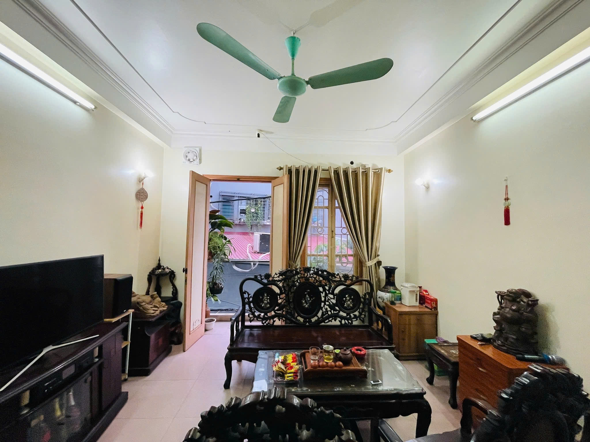 Chính chủ bán nhà mặt phố Mai Hắc Đế, 26m2, 5 tầng đẹp ở luôn, giá 20.5 tỷ, kinh doanh đỉnh