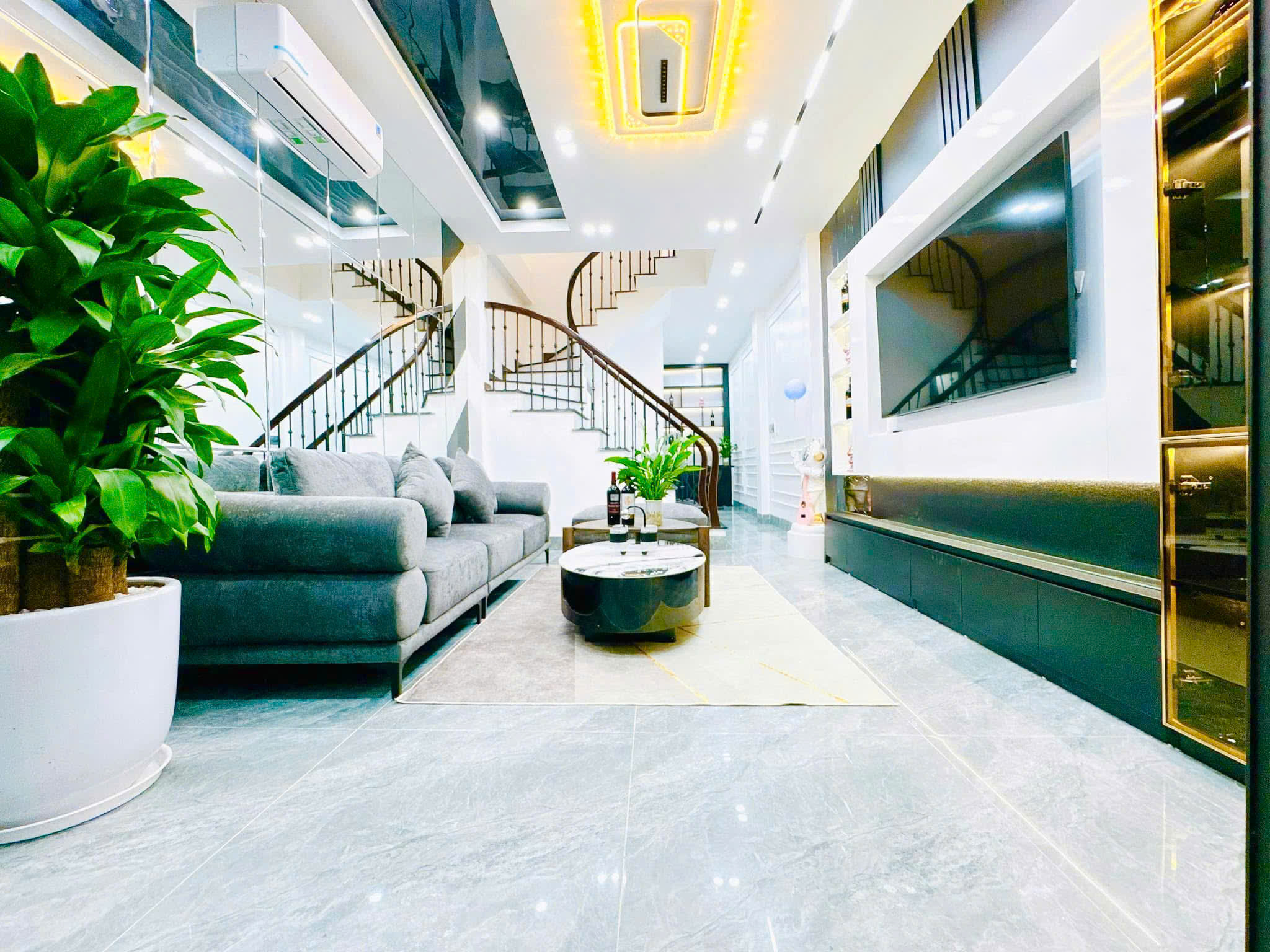 PHÂN LÔ!!! CÓ 102 PHỐ TRẦN DUY HƯNG 55Mx7T THANG MÁY 5M RA PHỐ NGÕ THÔNG KINH DOANH.