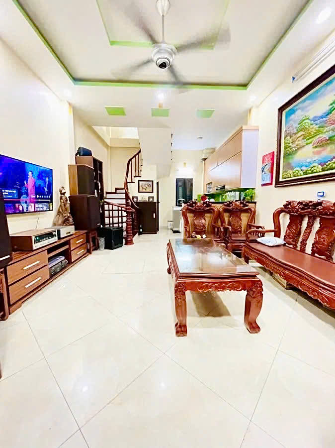 SIÊU PHẨM HOÀNG CẦU 46M*5T VIEW HỒ - ÔTÔ ĐỖ CỬA NGÕ THÔNG 5M RA PHỐ FULL NỘI THẤT NHỈNH 12 TỶ