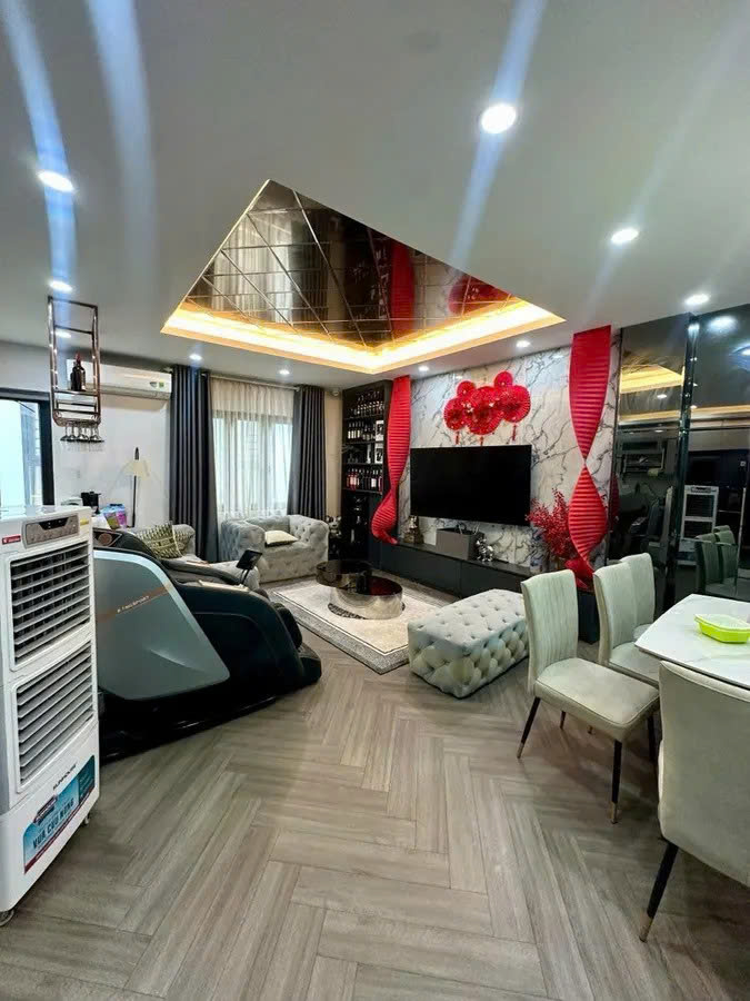 Siêu phẩm Hoàng Văn Thái 60m2, 6T thang máy, Mặt tiền 6.7m Gara ô tô tặng full nội thất