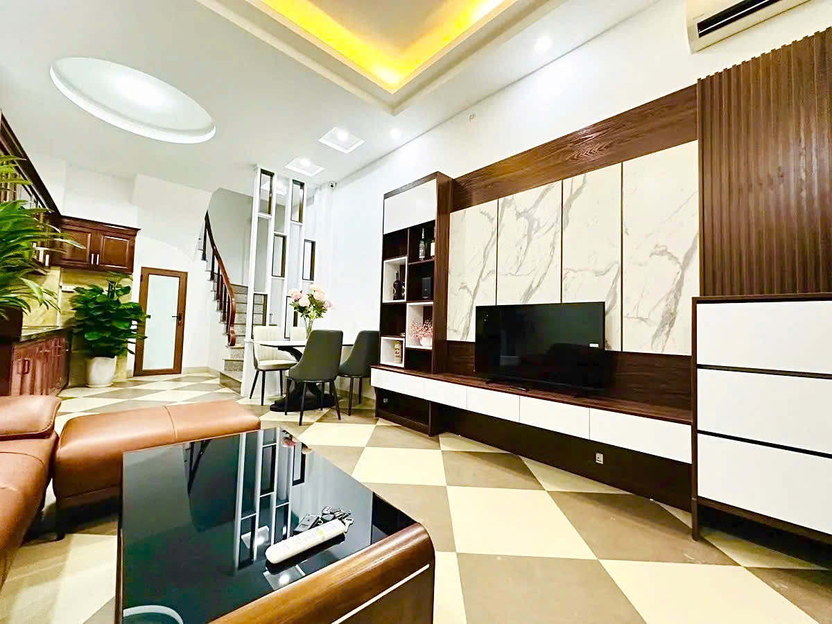 SIÊU PHẨM TÔN ĐỨC THẮNG QUẬN ĐỐNG ĐA - NHÀ ĐẸP 35M²x5T - NGÕ THÔNG - 10M RA PHỐ KHU DÂN TRÍ CAO GIÁ 8.6 TỶ