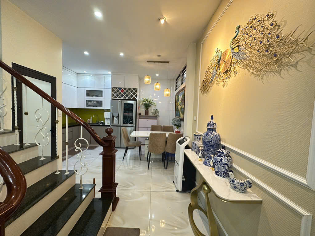 Bán nhà Siêu đẹp Đẹp Ngọc Thuỵ Long Biên 45m 5 tầng Gara- ô chờ thang máy full nội thất 12 tỷ(TL