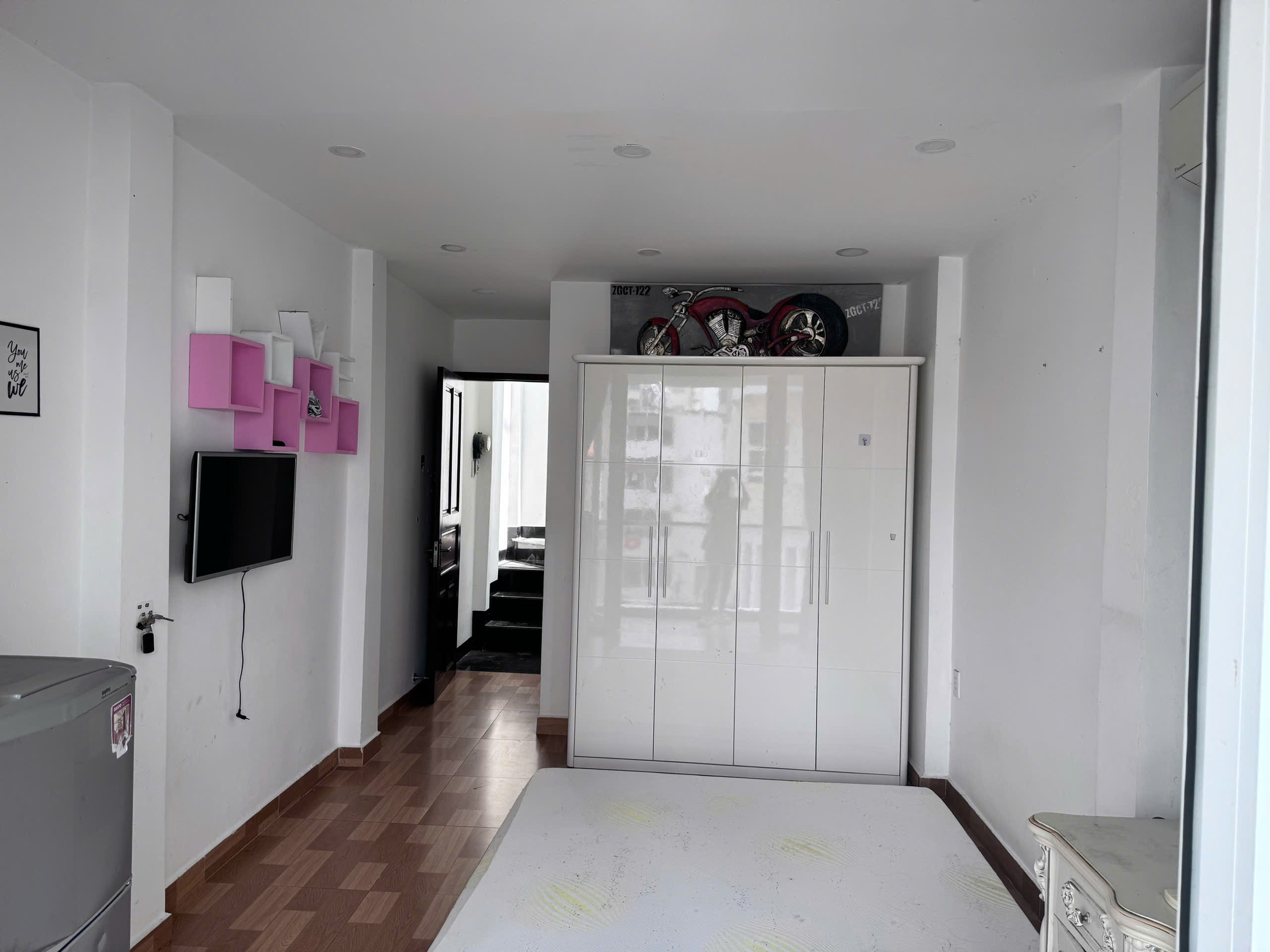 CHO THUÊ PHÒNG BAN CÔNG QUẬN 3 – FULL NỘI THẤT – CHỈ XÁCH VALI VÀO Ở