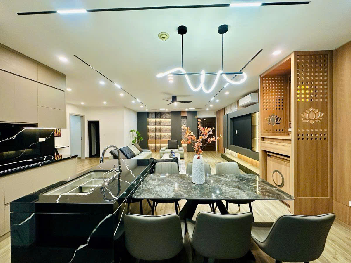 Nhà mặt phố Tây Sơn Đống Đa – 100m2 5 Tầng MT 4.2m Giá 50 tỷ