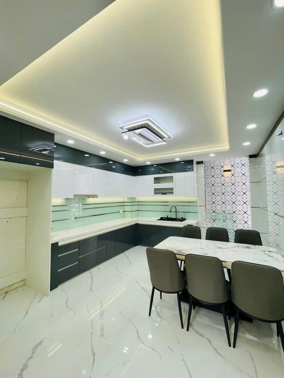 Siêu phẩm / Tân Hòa Đông, p Bình Trị Đông dt 68m2 3 lầu 5pn 6wc giá 8,4 tỷ